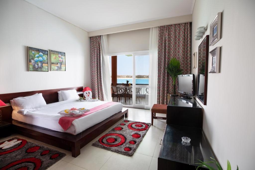 Golden Ocean Marina Hotel Эль-Аламейн Экстерьер фото